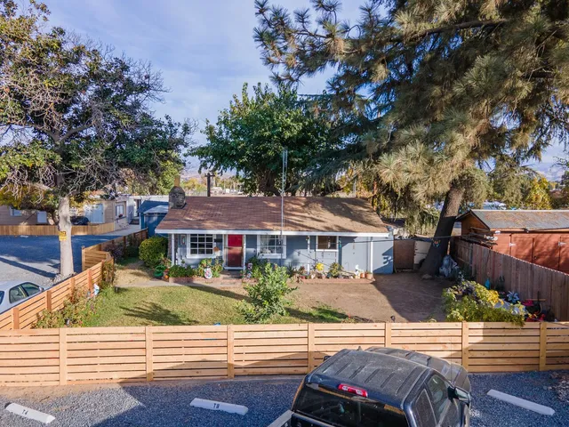 $1,299,000 | 858 South Valencia Boulevard, Woodlake, CA 93286