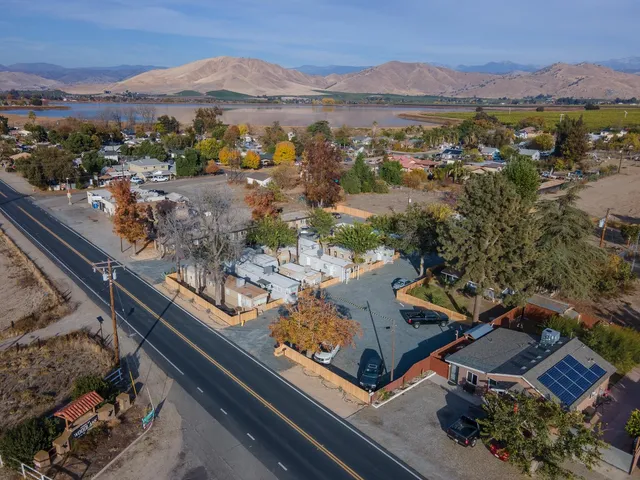 $1,299,000 | 858 South Valencia Boulevard, Woodlake, CA 93286