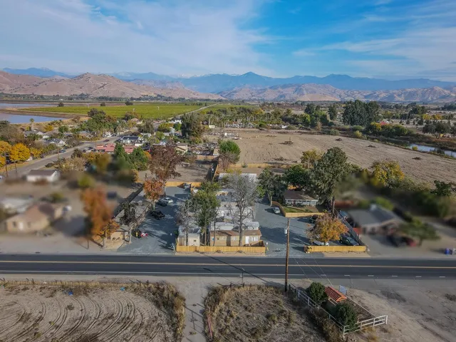 $1,299,000 | 858 South Valencia Boulevard, Woodlake, CA 93286