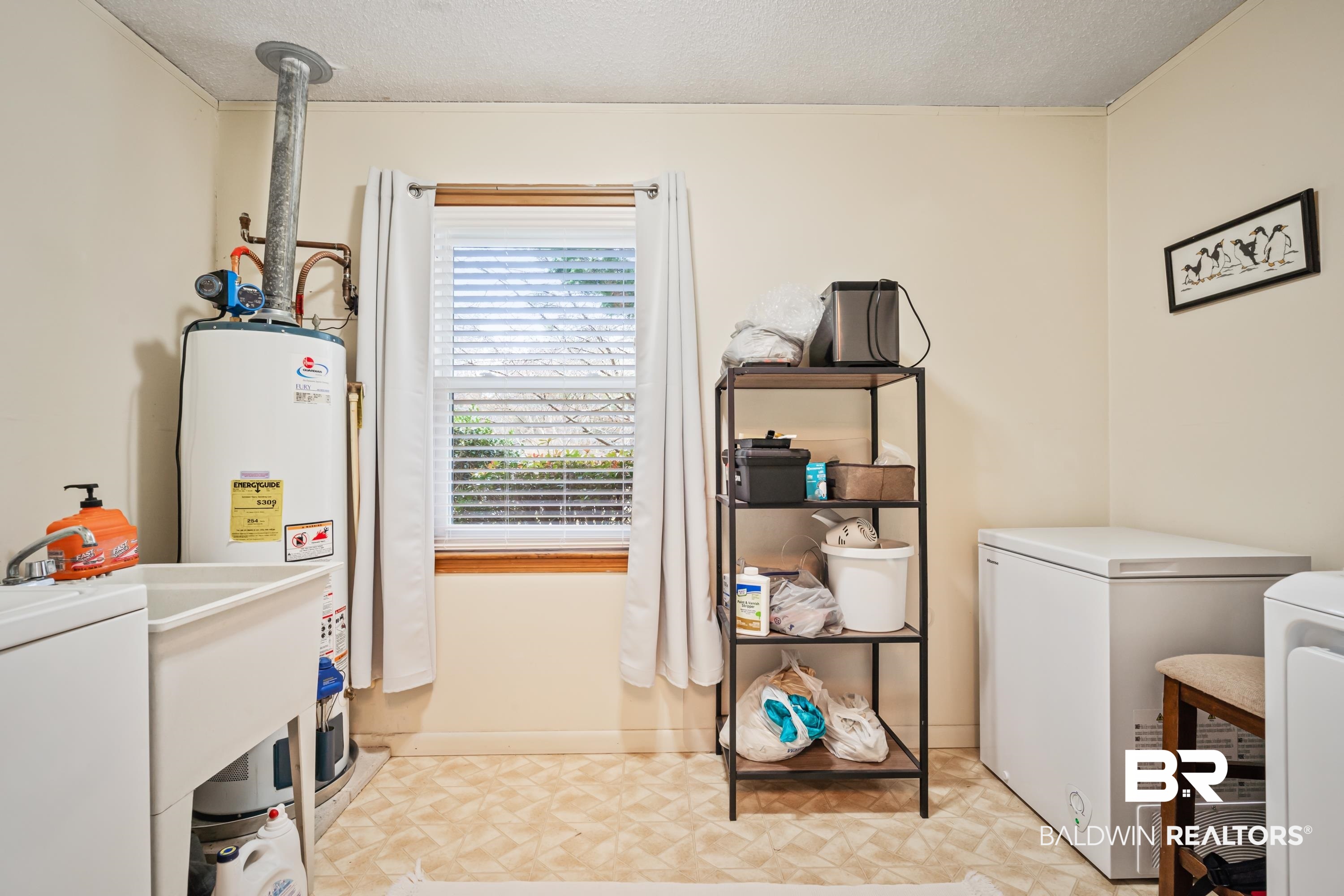 301 Byron Avenue East Mobile, AL 36609 - Photo 10 of 18 Laundry