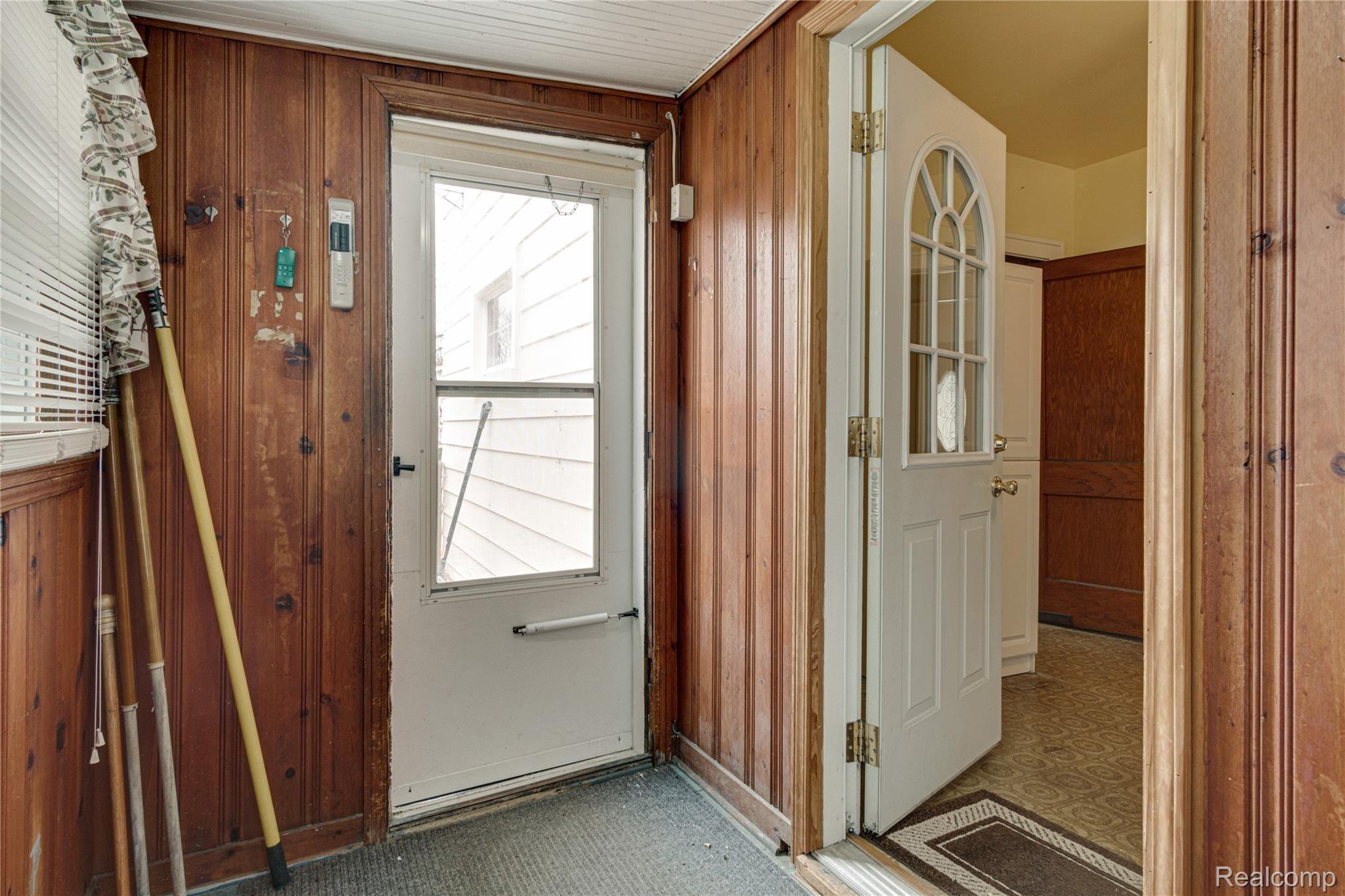 5494 Corunna Road Flint, MI 48532 - Photo 33 of 48 Interiors (19 of 34).jpg