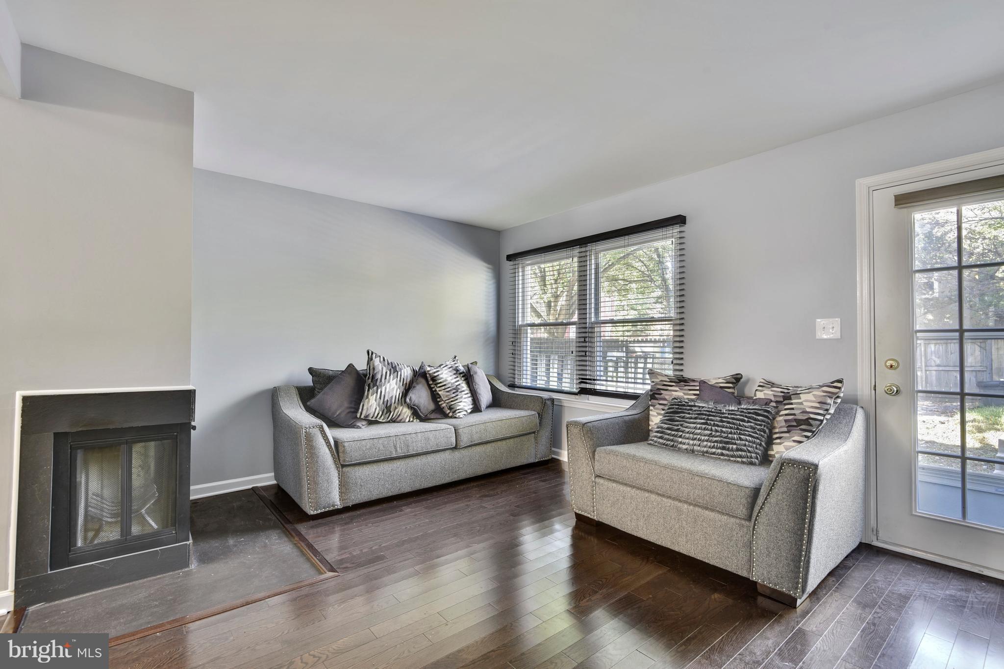 930 South Paca Street Baltimore, MD 21230 - Photo 6 of 29 Living Room