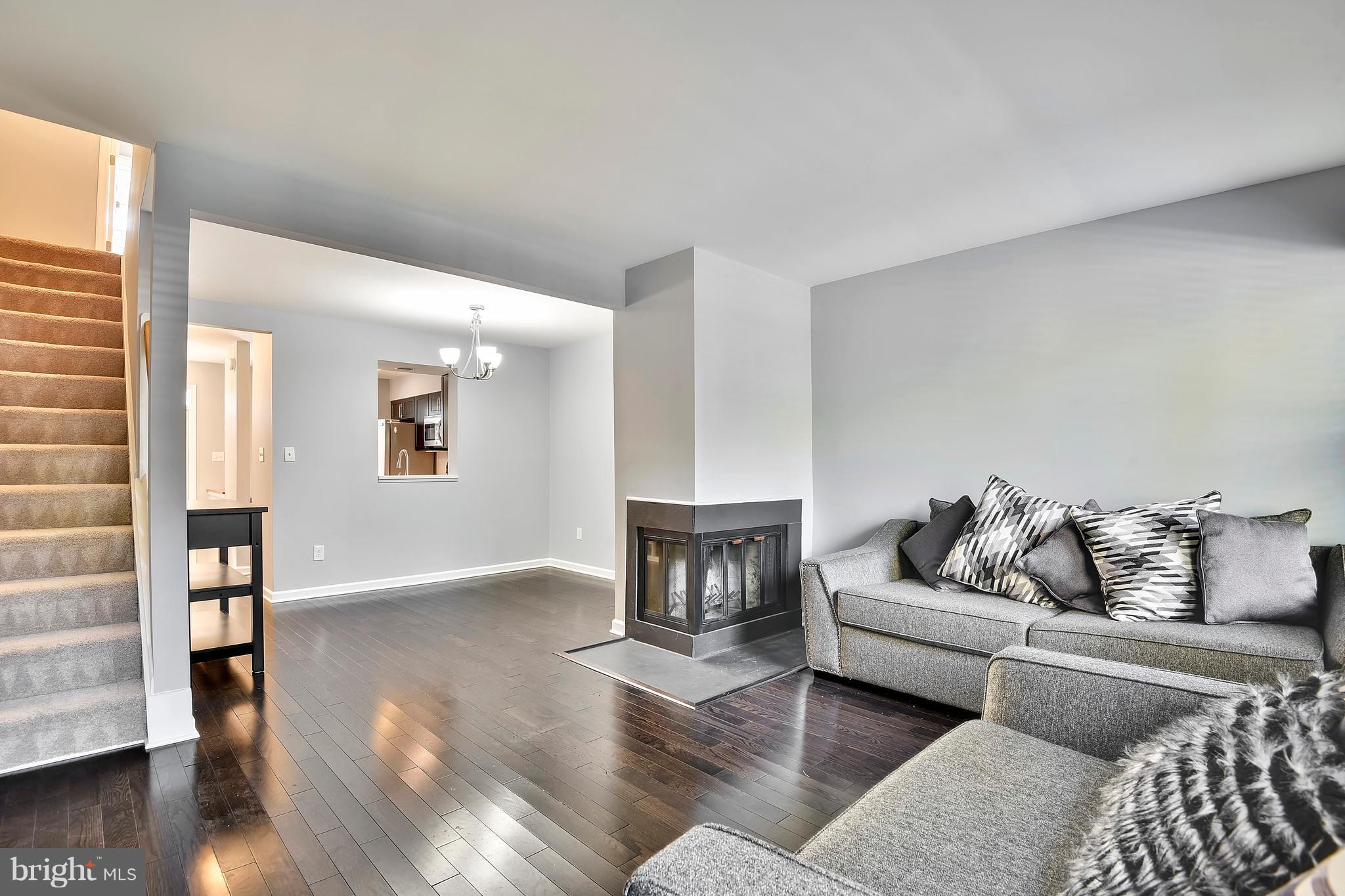 930 South Paca Street Baltimore, MD 21230 - Photo 7 of 29 Living Room