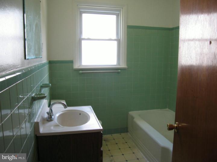 412 South Trooper Road Norristown, PA 19403 - Photo 8 of 18 Gallery Image 8
