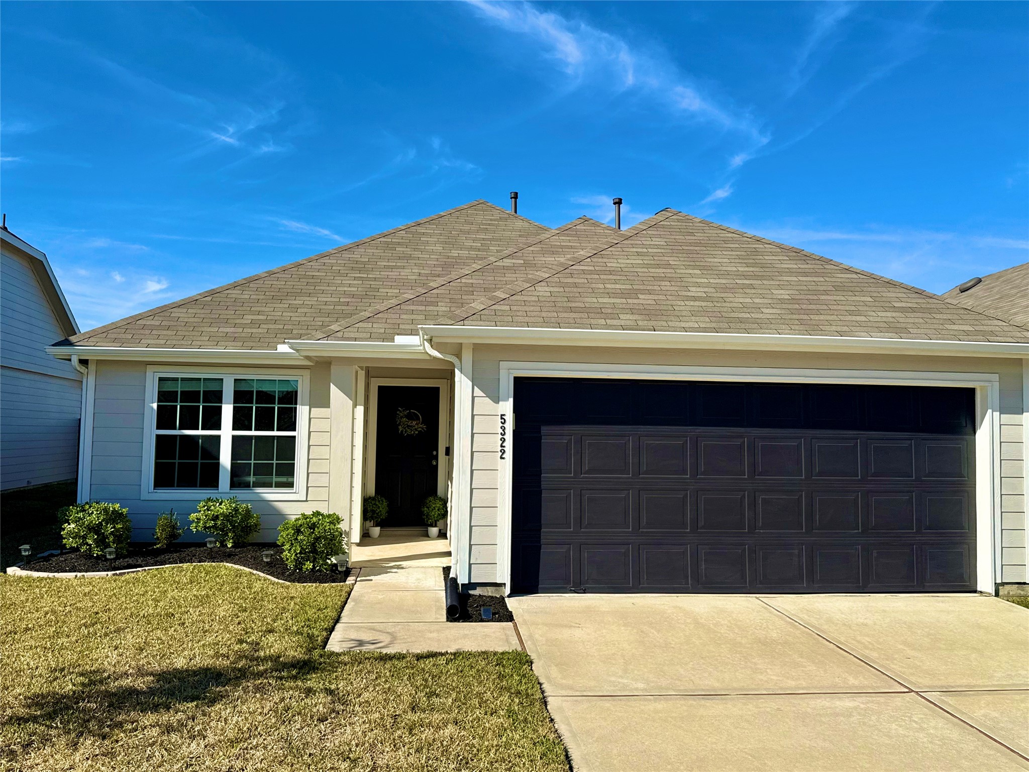 5322 Briana Dee Drive Rosharon, TX 77583 - Photo 2 of 20 a house view with a backyard space