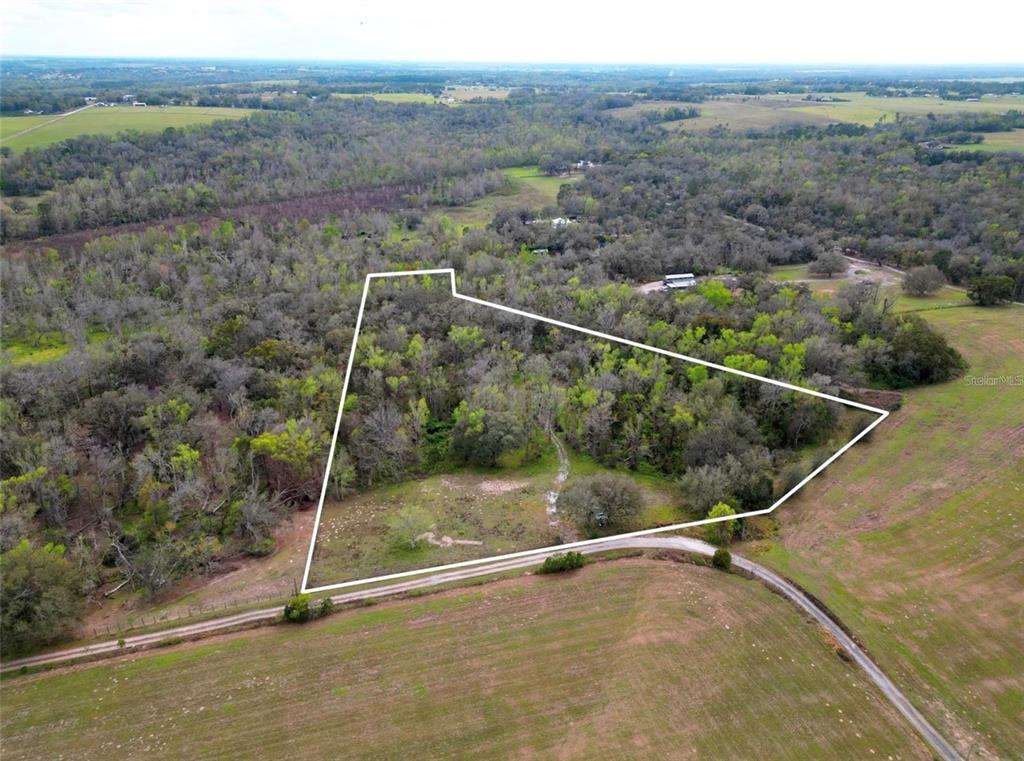 33234 Chipco Ranch Road Dade City, FL 33523 - Photo 3 of 18 a view of a tennis court
