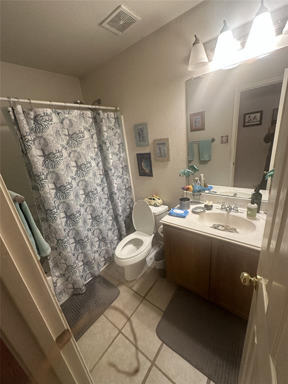 715 West Milton Drive Arlington, TX 76001 - Photo 8 of 10 a bathroom with a sink mirror vanity and toilet