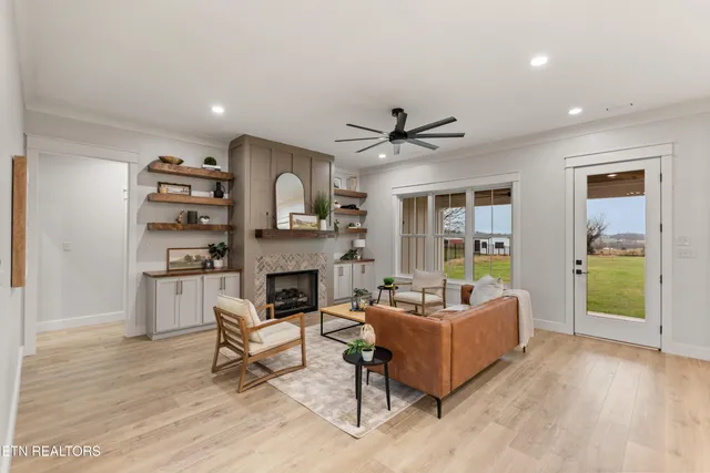 $969,900 | 927 Herbert Drive, Greenback, TN 37742