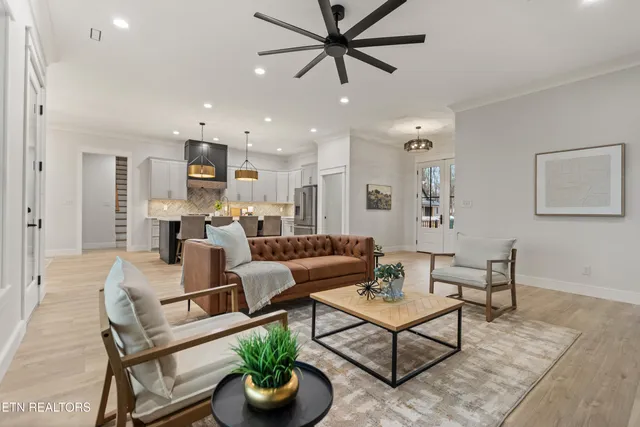 $969,900 | 927 Herbert Drive, Greenback, TN 37742