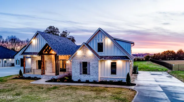 $969,900 | 927 Herbert Drive, Greenback, TN 37742