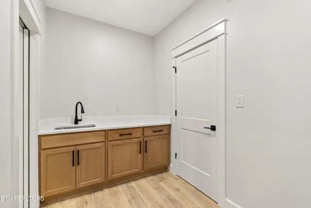 $969,900 | 927 Herbert Drive, Greenback, TN 37742