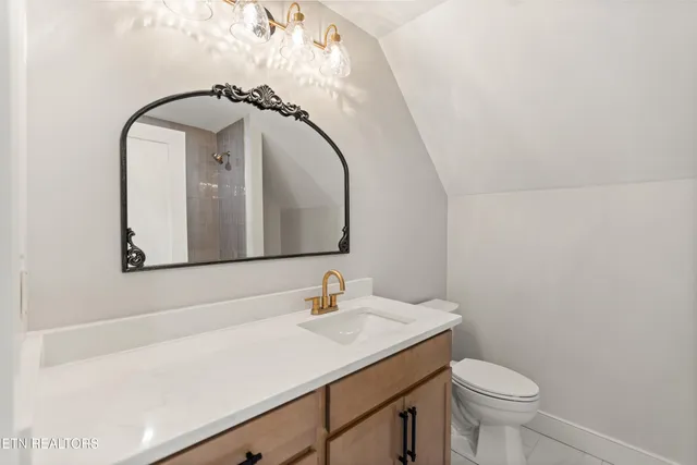 $969,900 | 927 Herbert Drive, Greenback, TN 37742