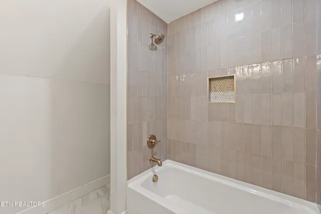 $969,900 | 927 Herbert Drive, Greenback, TN 37742