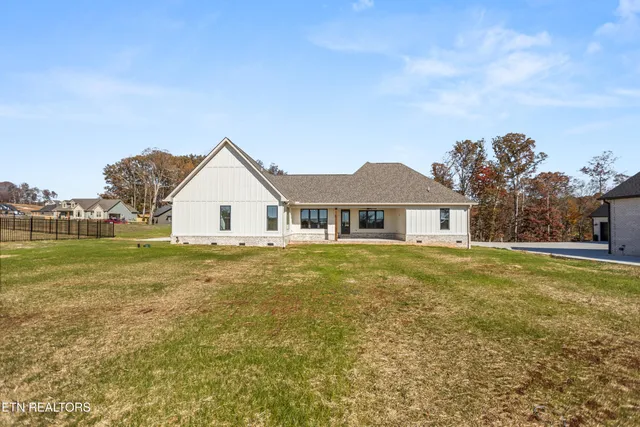 $969,900 | 927 Herbert Drive, Greenback, TN 37742