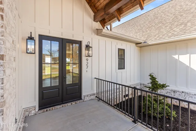 $969,900 | 927 Herbert Drive, Greenback, TN 37742