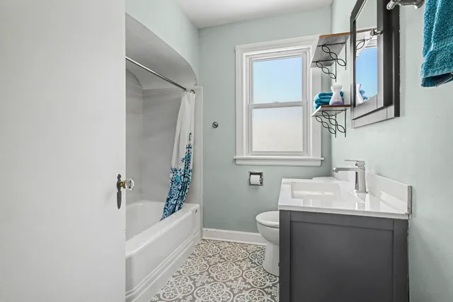 $2,000 | 6550 West Ebinger Drive, Unit 2, Niles, IL 60714