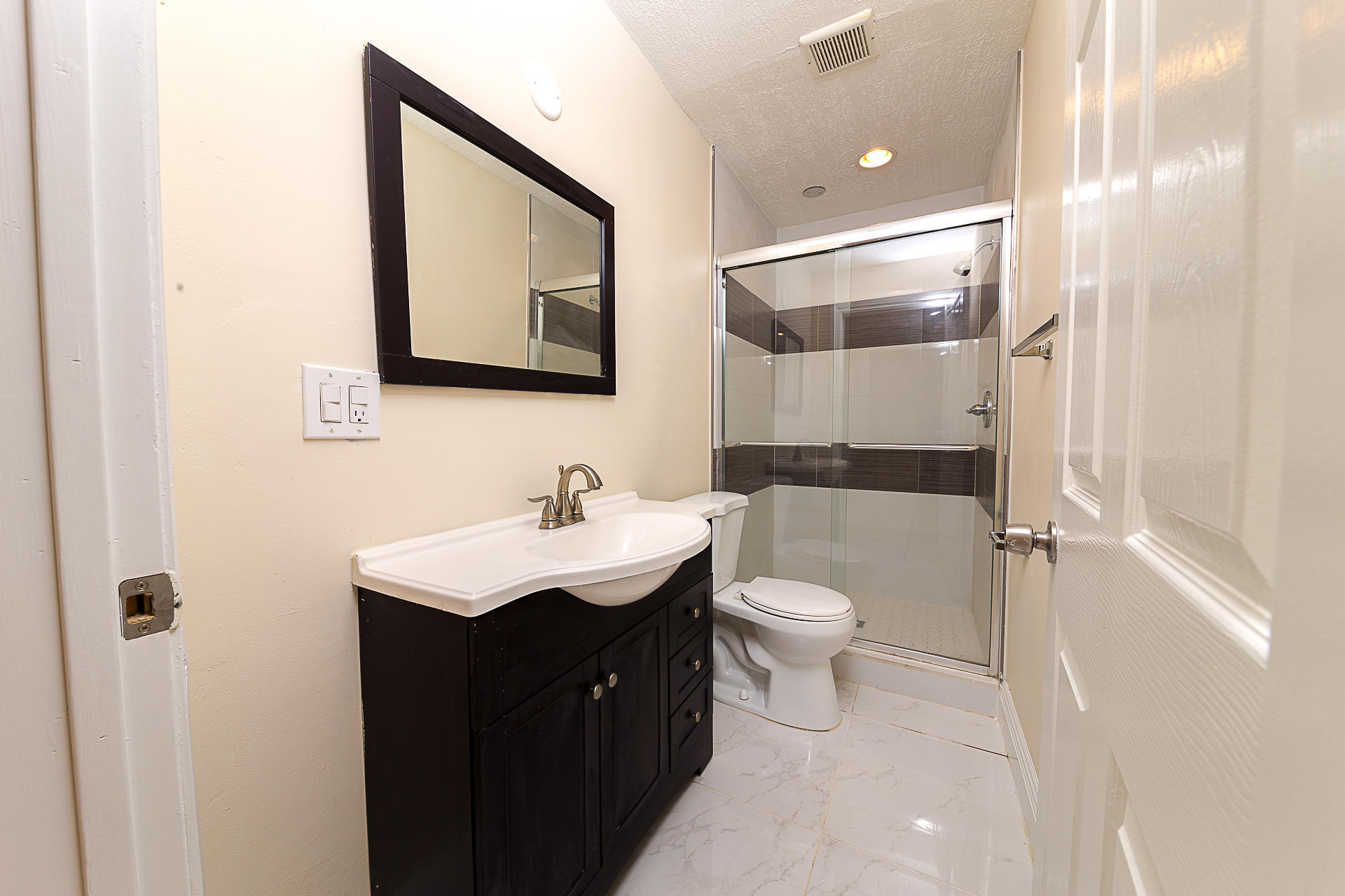 461 Southwest 2nd Street Boca Raton, FL 33432 - Photo 9 of 14 Guest Bathroom
