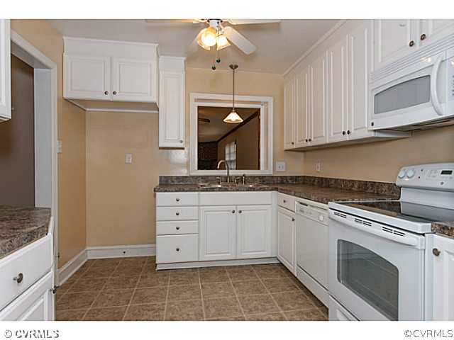 3203 Abelia Road Henrico, VA 23228 - Photo 8 of 24 Kitchen