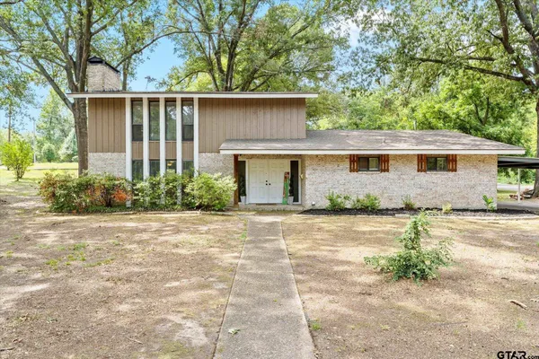 $265,000 | 1101 Holly Hill Lane, Mount Pleasant, TX 75455