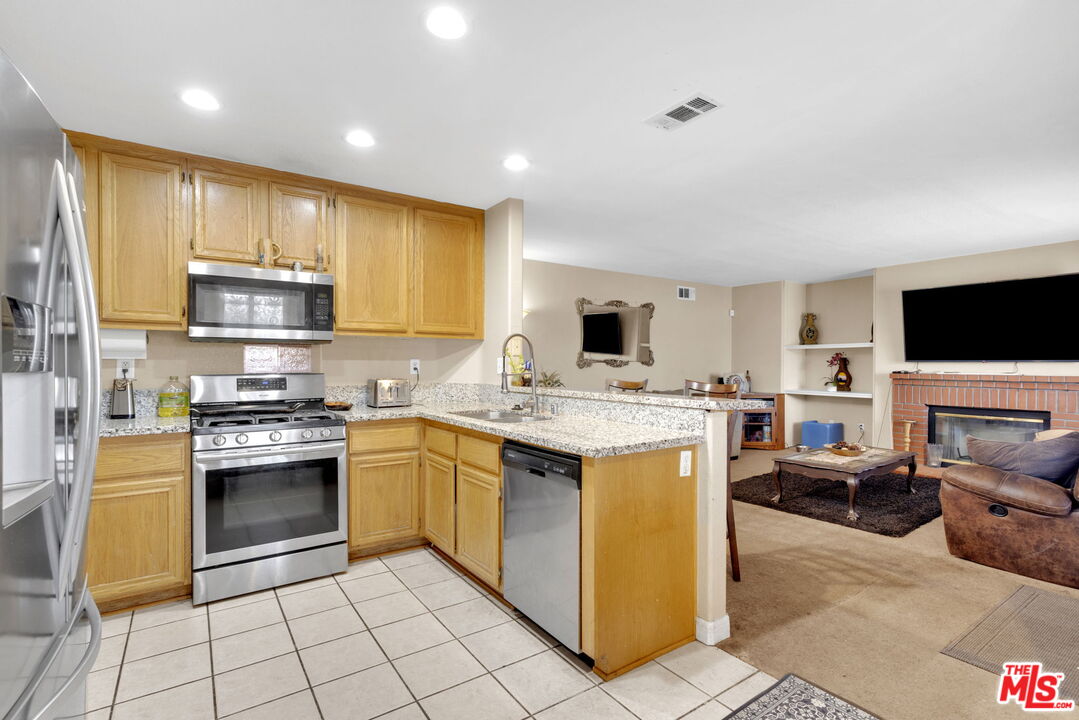 3369 Morning Glory Drive Rialto, CA 92377 - Photo 6 of 27