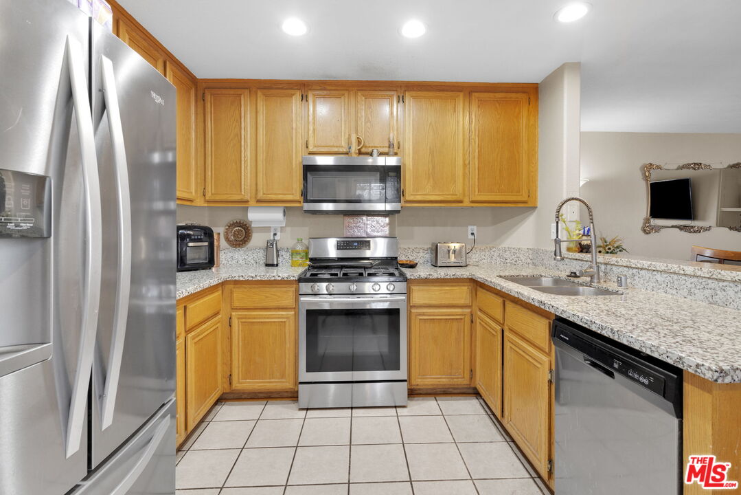 3369 Morning Glory Drive Rialto, CA 92377 - Photo 7 of 27