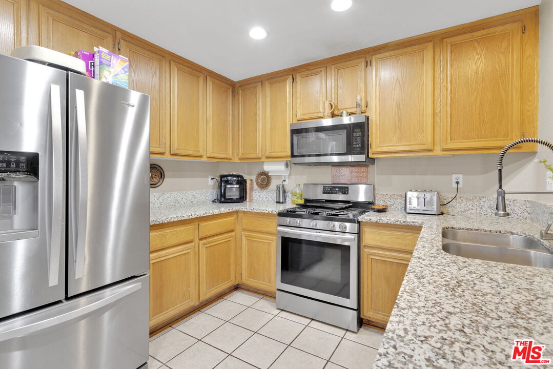 3369 Morning Glory Drive Rialto, CA 92377 - Photo 8 of 27