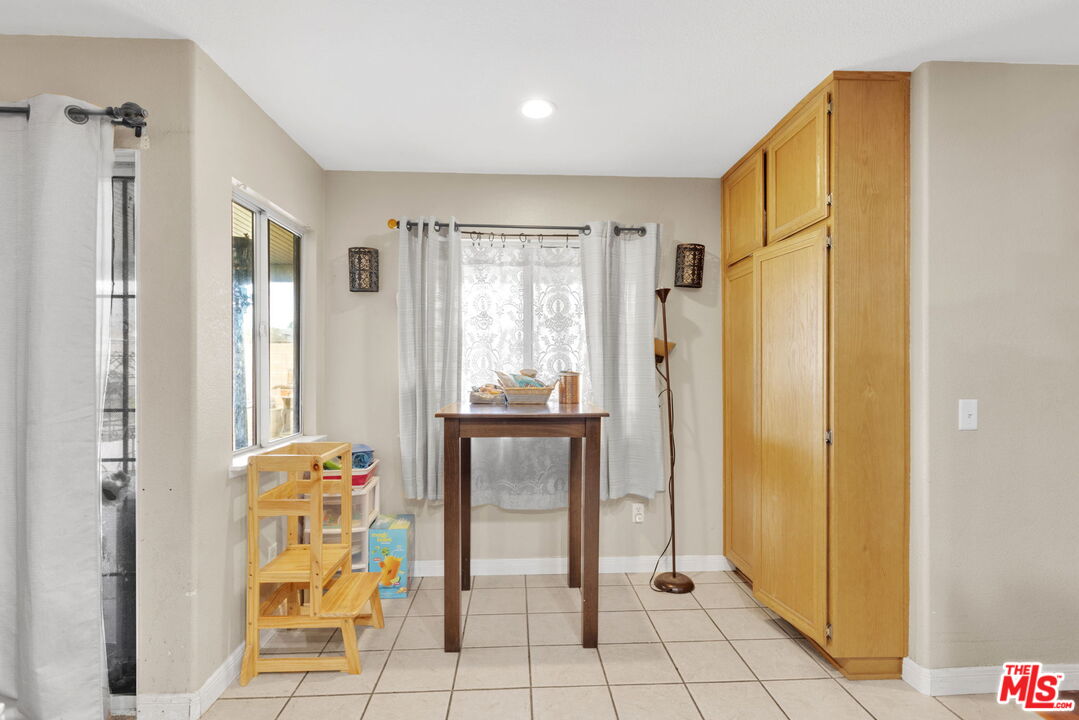 3369 Morning Glory Drive Rialto, CA 92377 - Photo 9 of 27