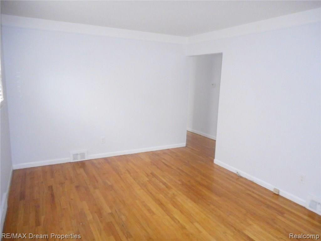 2958 Greenfield Road Berkley, MI 48072 - Photo 8 of 33 06.jpg