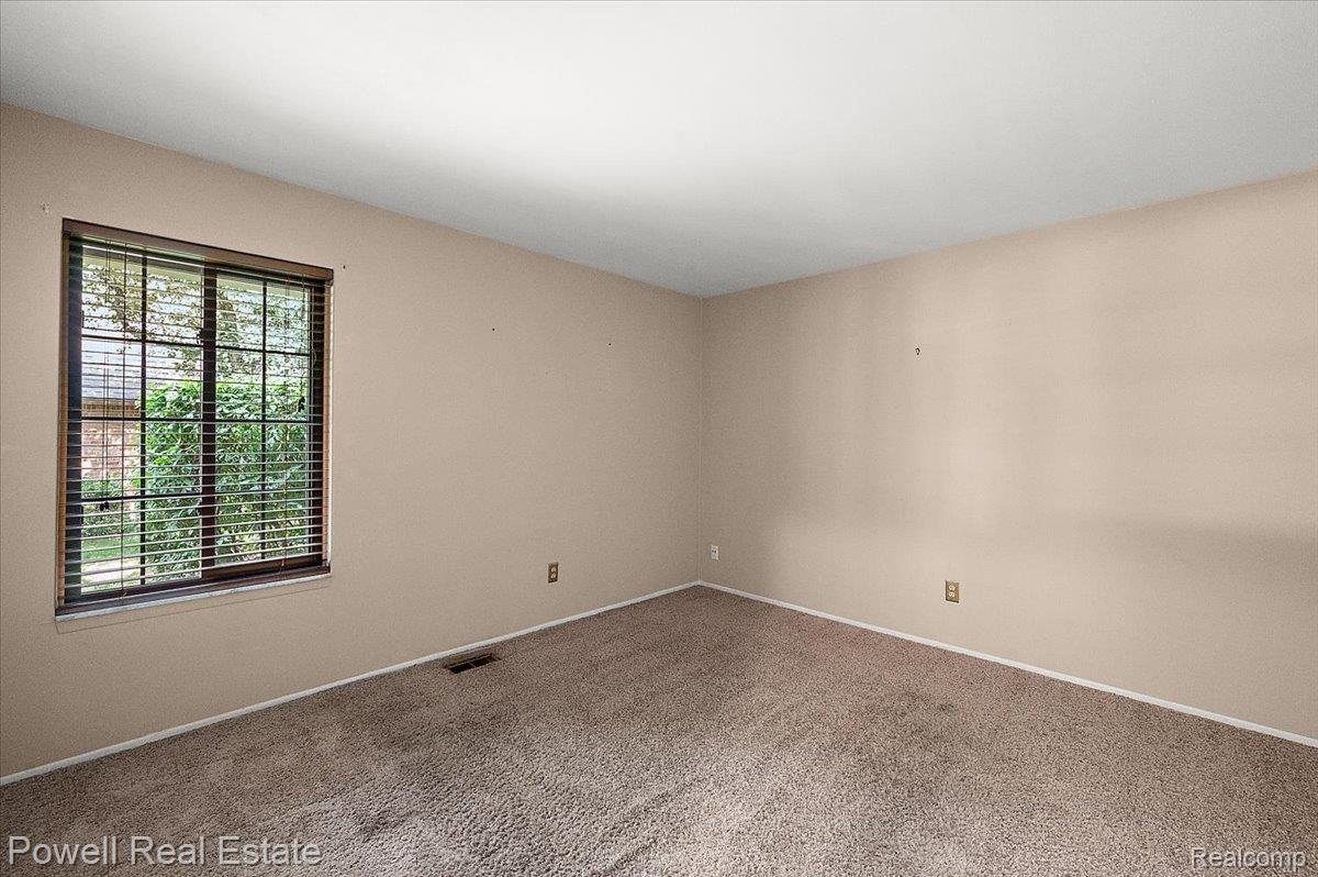 1938 Allenway Court Rochester, MI 48309 - Photo 25 of 39 First Floor Bedroom. (1 of 2)