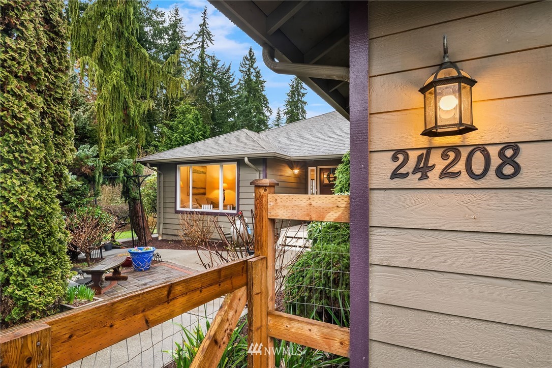 24208 Meridian Avenue South Bothell, WA 98021 - Photo 3 of 31