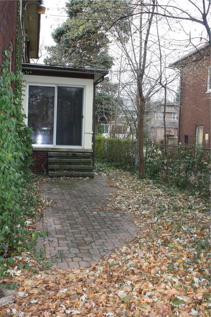 874 Alter Road Detroit, MI 48215 - Photo 16 of 19 IMG_9374.JPG