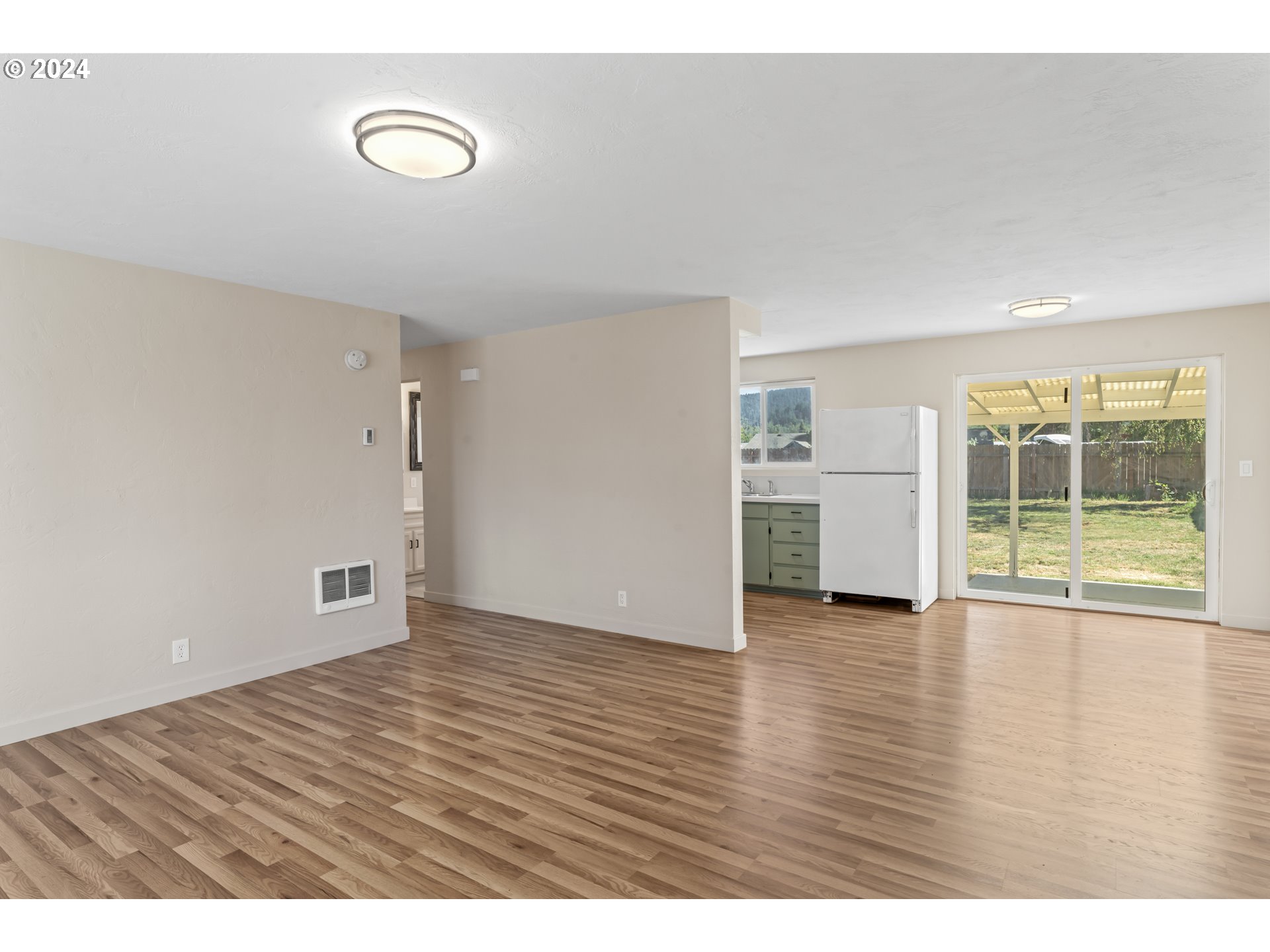 970 Longridge Drive Springfield, OR 97478 - Photo 4 of 41 Gallery Image 4