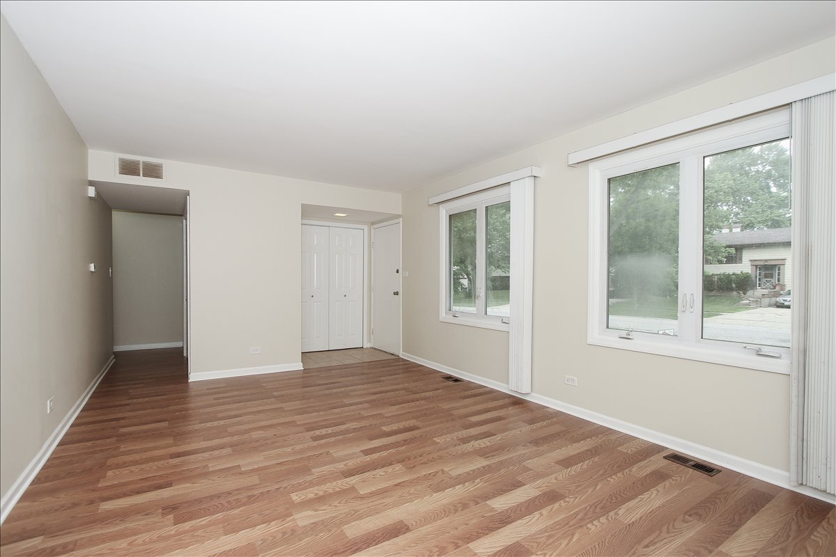 1475 Rosedale Lane Hoffman Estates, IL 60169 - Photo 4 of 25