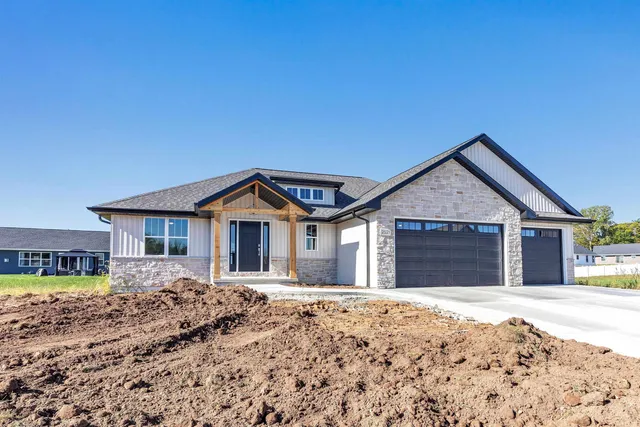 $599,900 | 2521 Beasle Court, De Pere, WI 54115