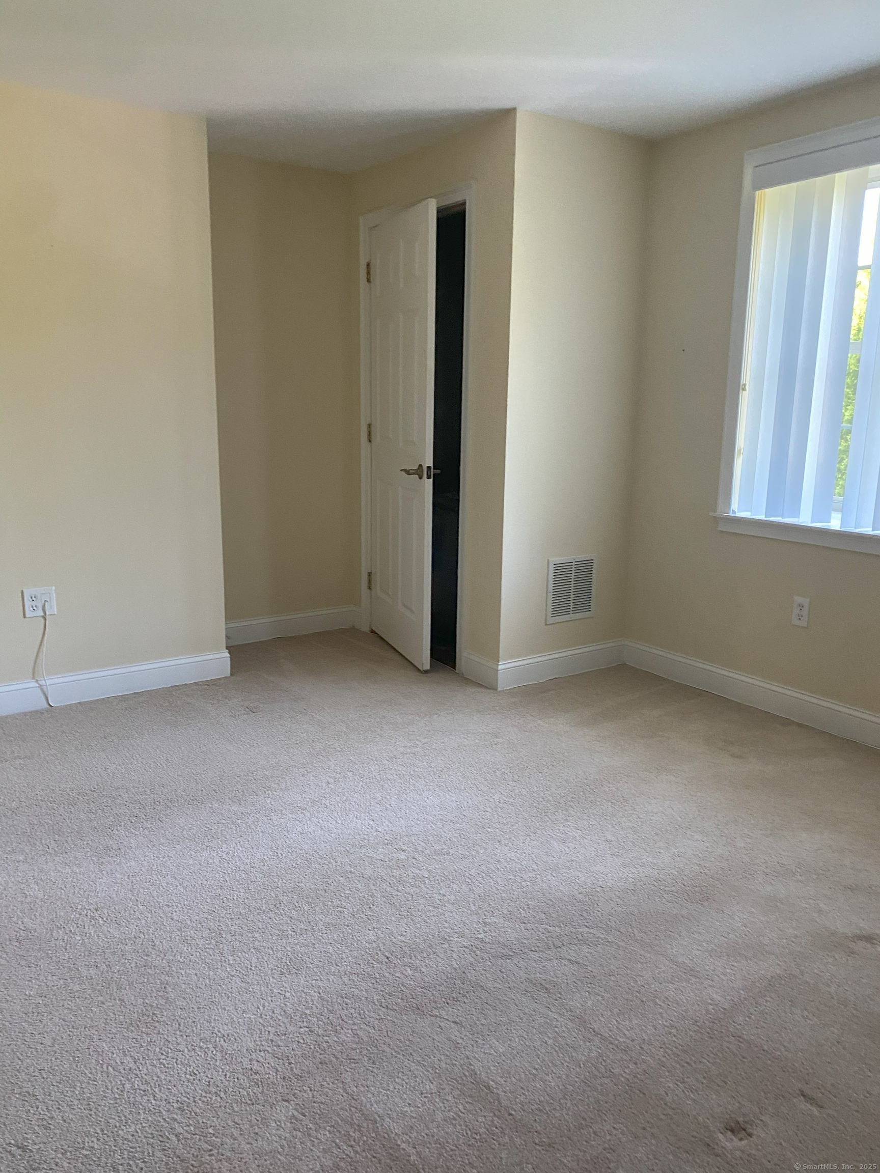 380 Main Street, Unit 14 Wallingford, CT 06492 - Photo 11 of 12 an empty room with windows