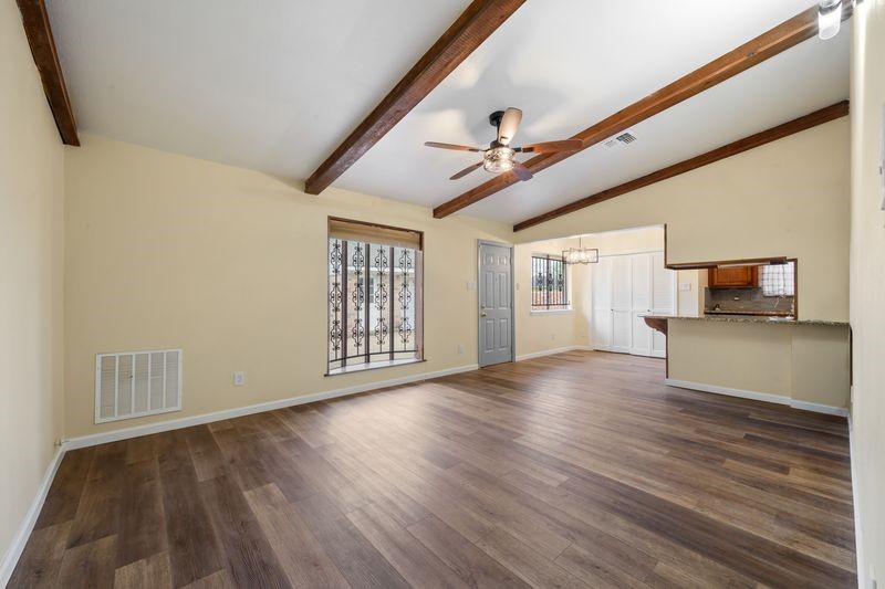 4910 Teton Street Houston, TX 77033 - Photo 3 of 27