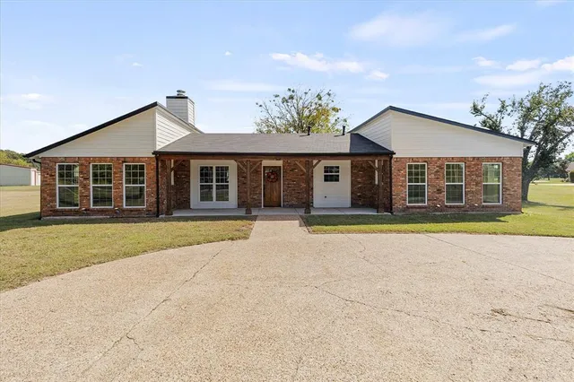 $438,000 | 1492 Van Zandt County Road 3502, Wills Point, TX 75169