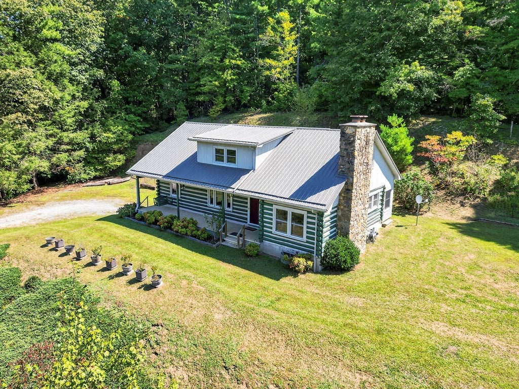 22129 Fisher Hollow Road Damascus, VA 24236 - Photo 2 of 38 Gallery Image 2
