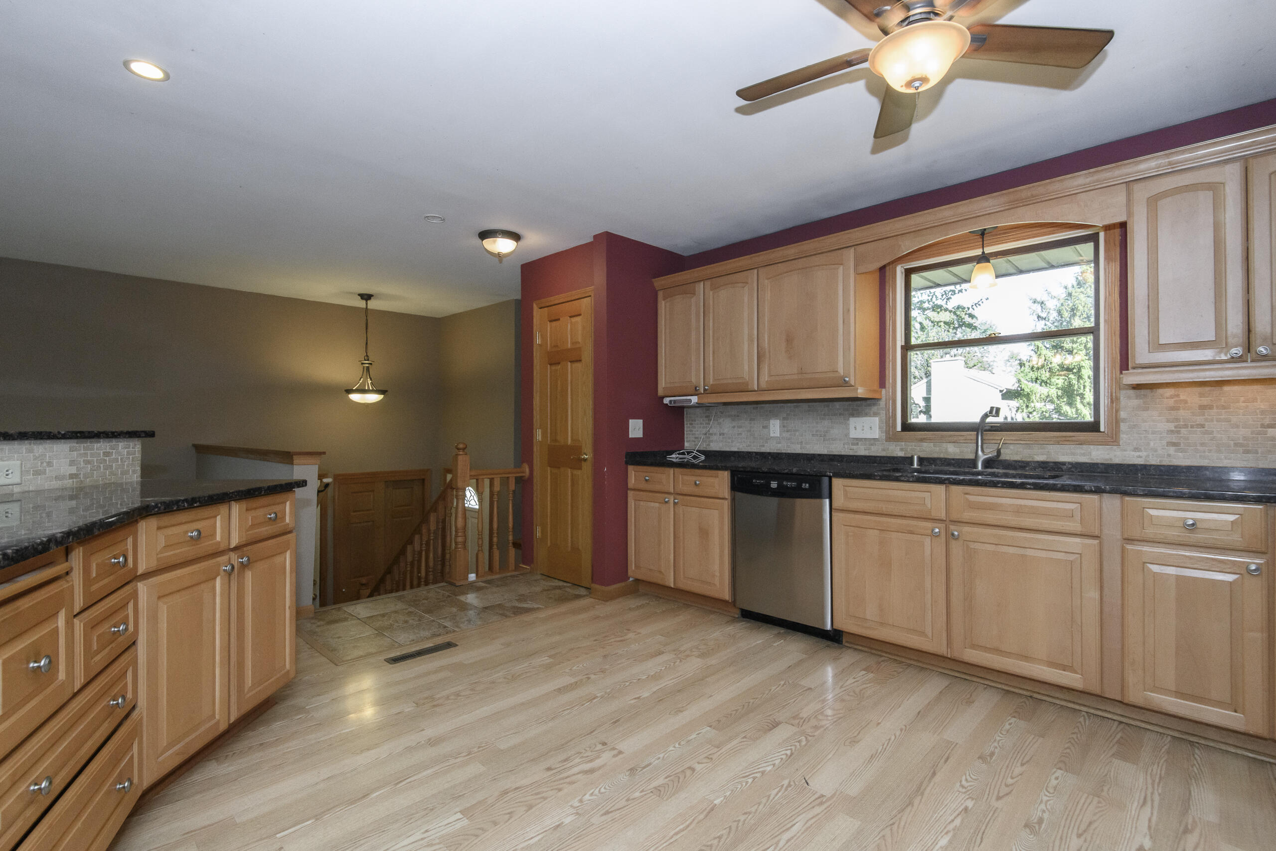705 Fox Knoll Drive Rochester, WI 53185 - Photo 7 of 52 705 Fox Knoll-16