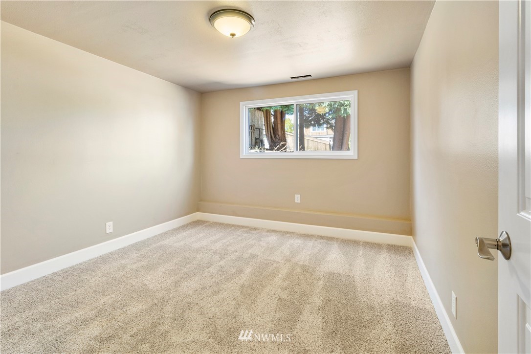 4103 Northeast 2nd Place Renton, WA 98059 - Photo 22 of 35 Gallery Image 22
