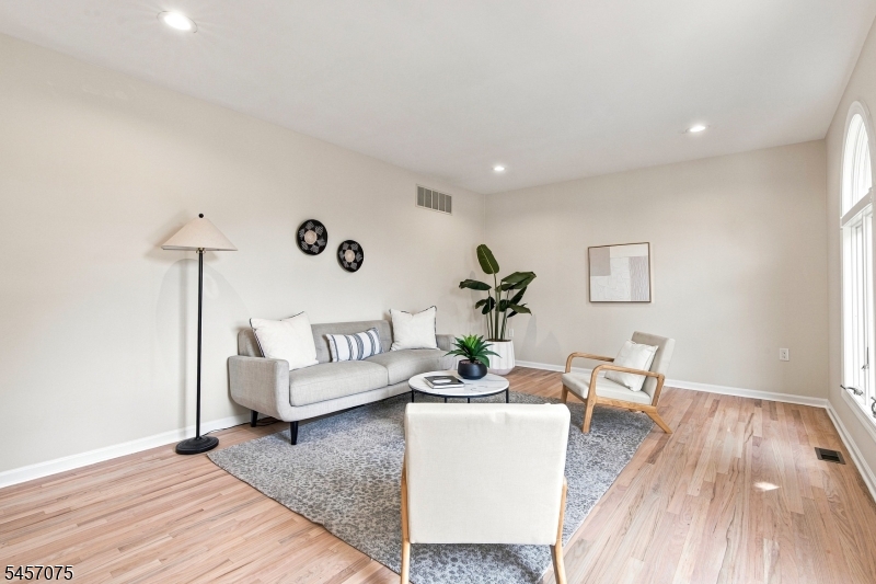 907 Colonia Road Elizabeth, NJ 07208 - Photo 8 of 43 Gallery Image 8