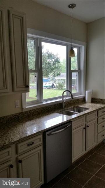5122 West Penfield Road Columbia, MD 21045 - Photo 7 of 27 Kitchen