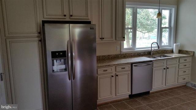 5122 West Penfield Road Columbia, MD 21045 - Photo 8 of 27 Kitchen