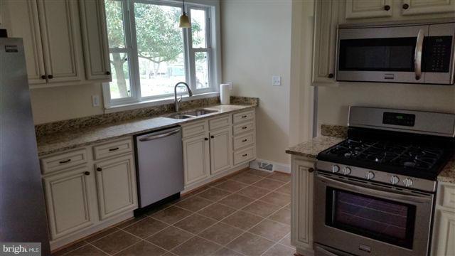 5122 West Penfield Road Columbia, MD 21045 - Photo 9 of 27 Kitchen