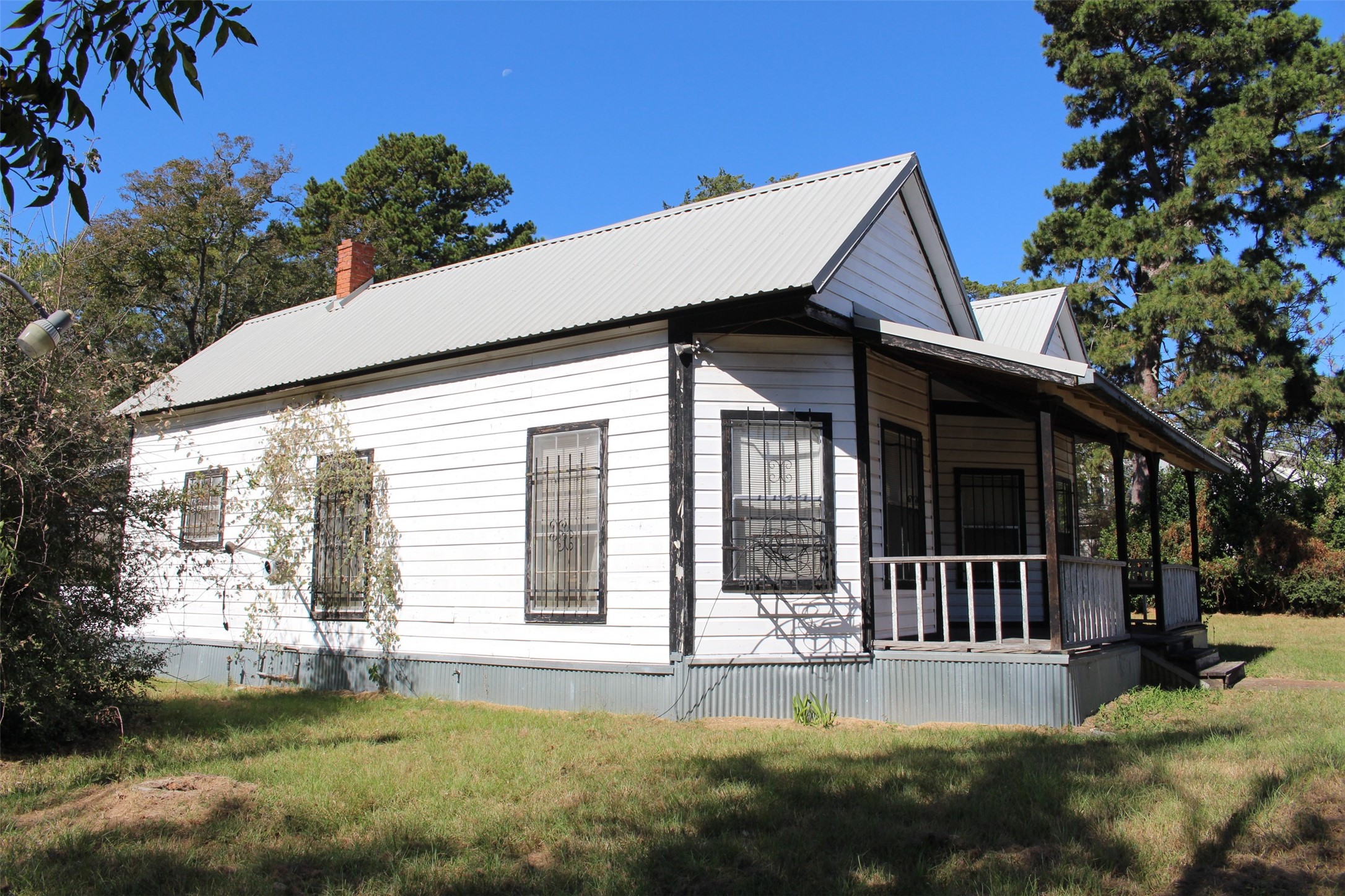 312 North Howard Street Grapeland, TX 75844 - Photo 27 of 29 a view of a house with a yard and sitting area
