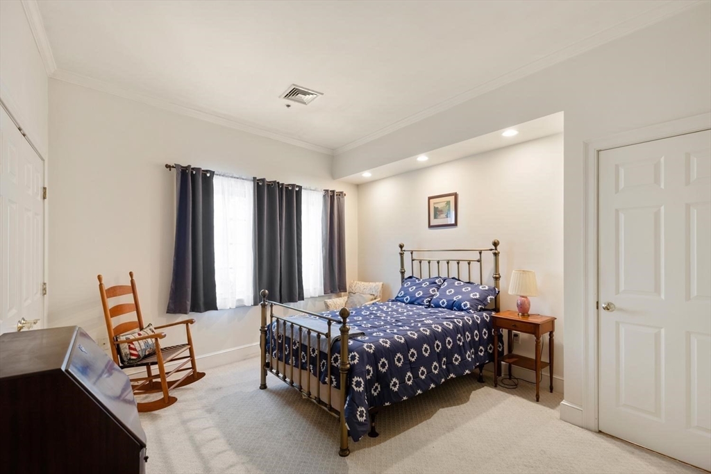 196 Main Street, Unit 1 Gloucester, MA 01930 - Photo 18 of 36