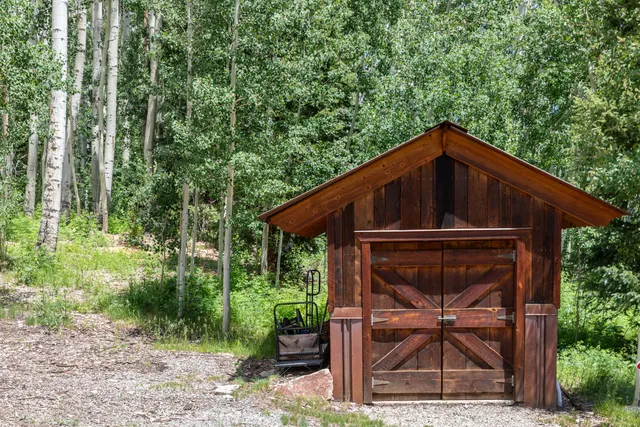 a view of a chairs in the backyard of a house