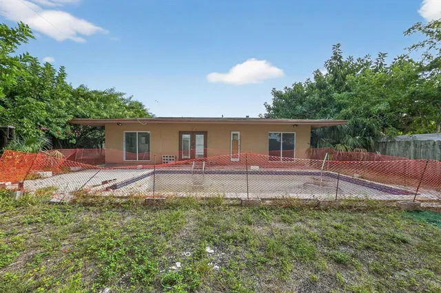 a house view with a outdoor space