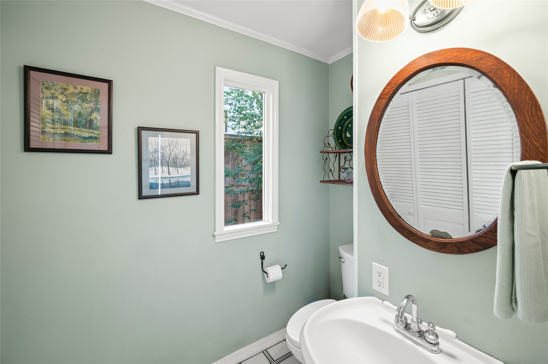 1534 Harold Street Houston, TX 77006 - Photo 19 of 41 a bathroom with a sink and a mirror