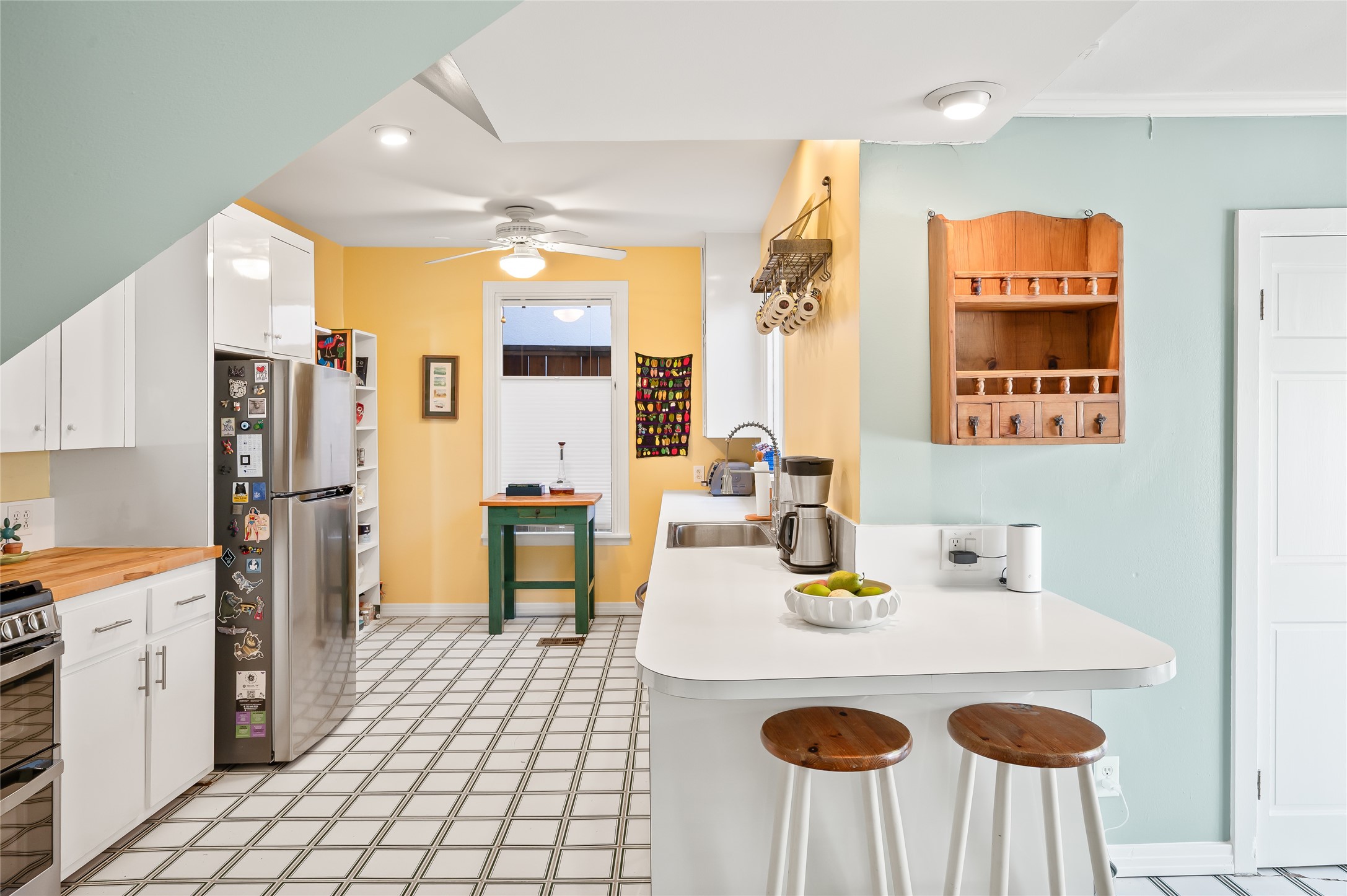1534 Harold Street Houston, TX 77006 - Photo 4 of 41 a kitchen with a table chairs and a refrigerator